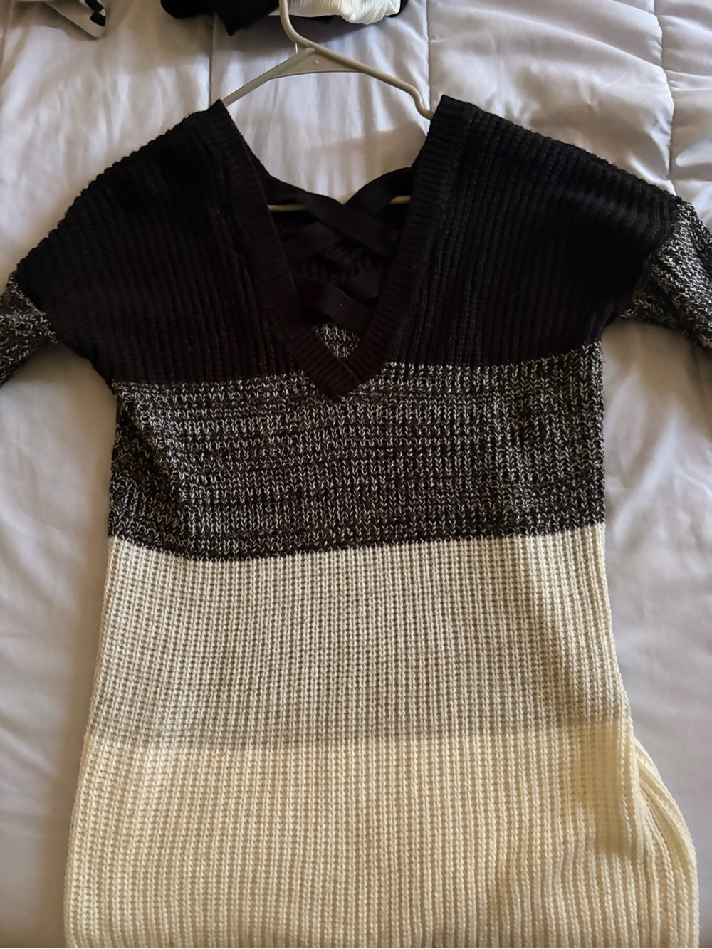 Colorblock V-Neck Ribbed Sweater Dress with Crisscross Back